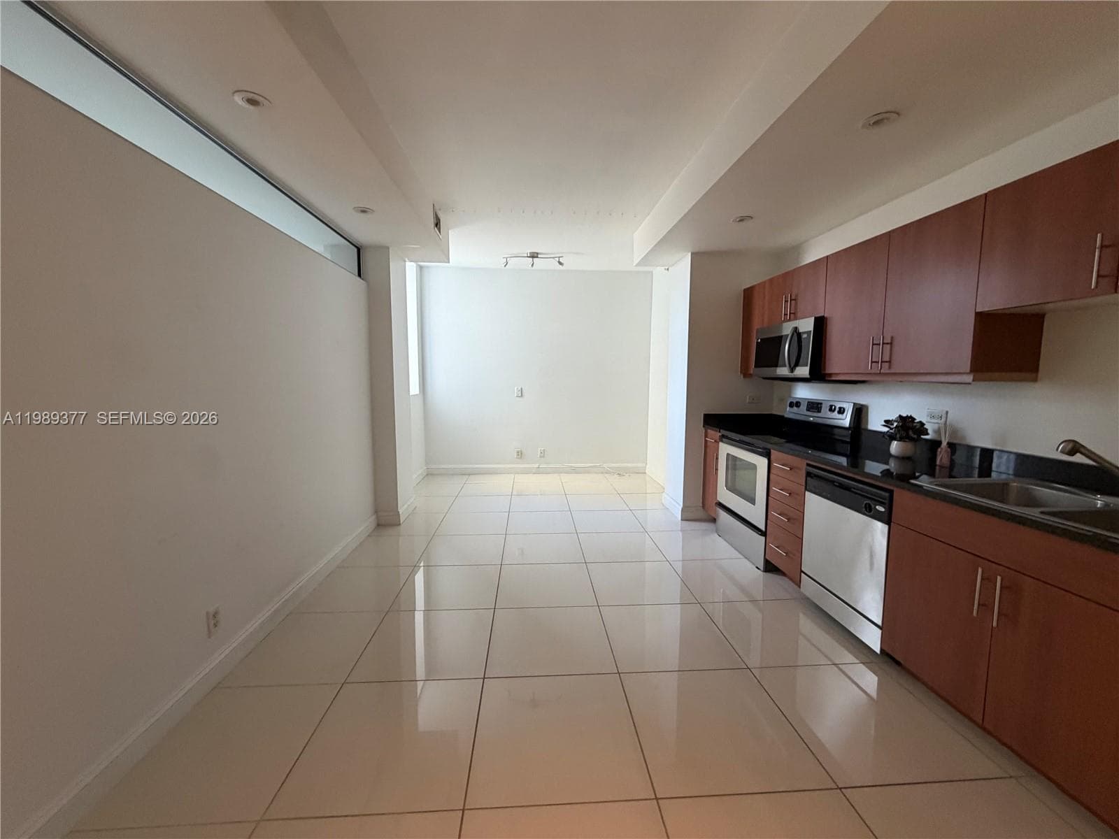 Condo at 111 E Flagler St, Miami — photo 2