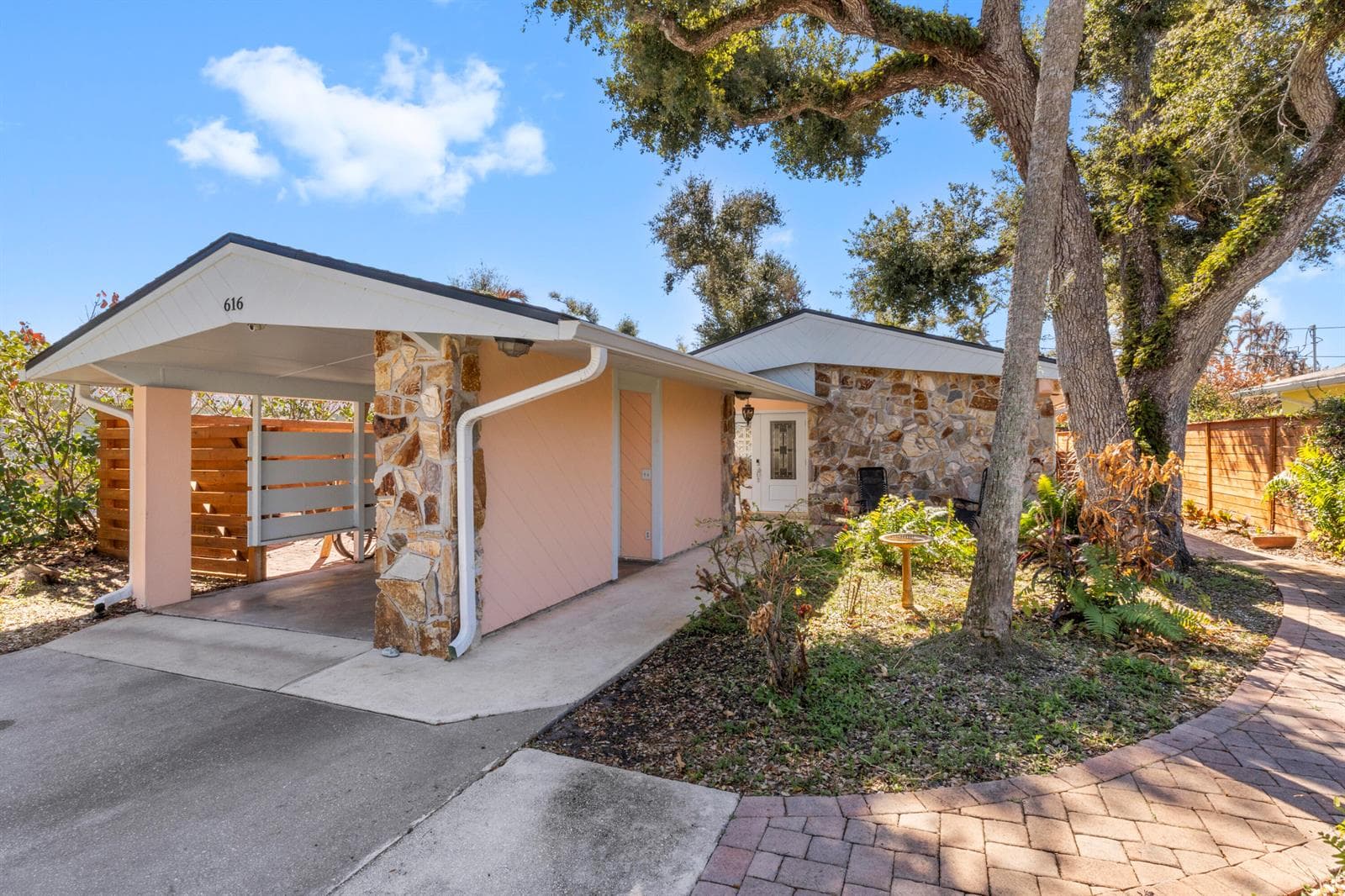 Single-family home at 616 Dahlia Lane, Vero Beach, FL