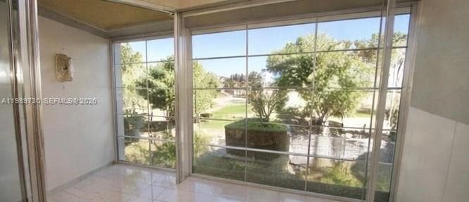 Condo at 3531 Inverrary Dr, Lauderhill — photo 2