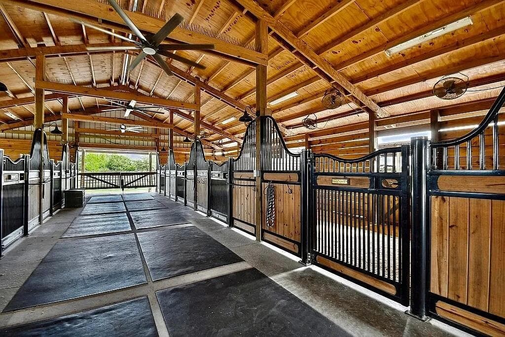 Single-family home at 7565 Polo Square, Vero Beach, FL