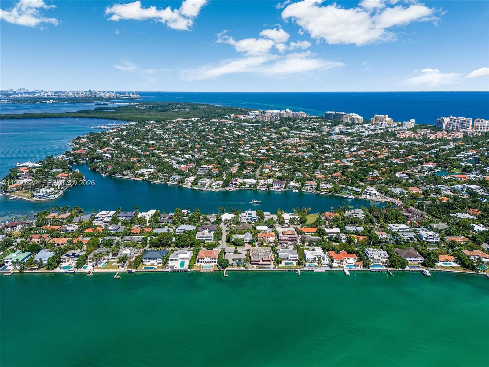 Single-family home at 640 S Mashta Dr, Key Biscayne — photo 1