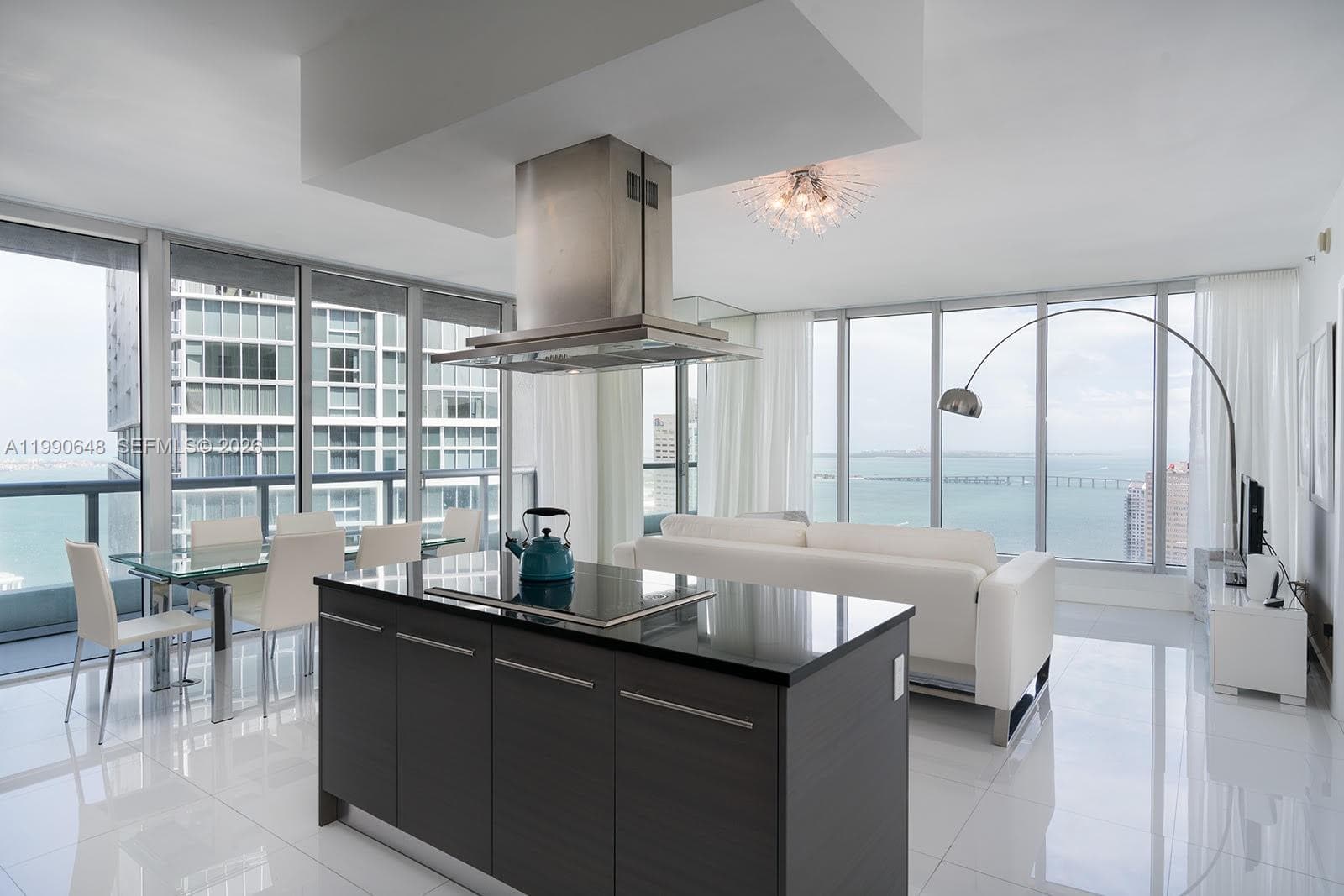 Condo at 485 Brickell Ave, Miami — photo 1