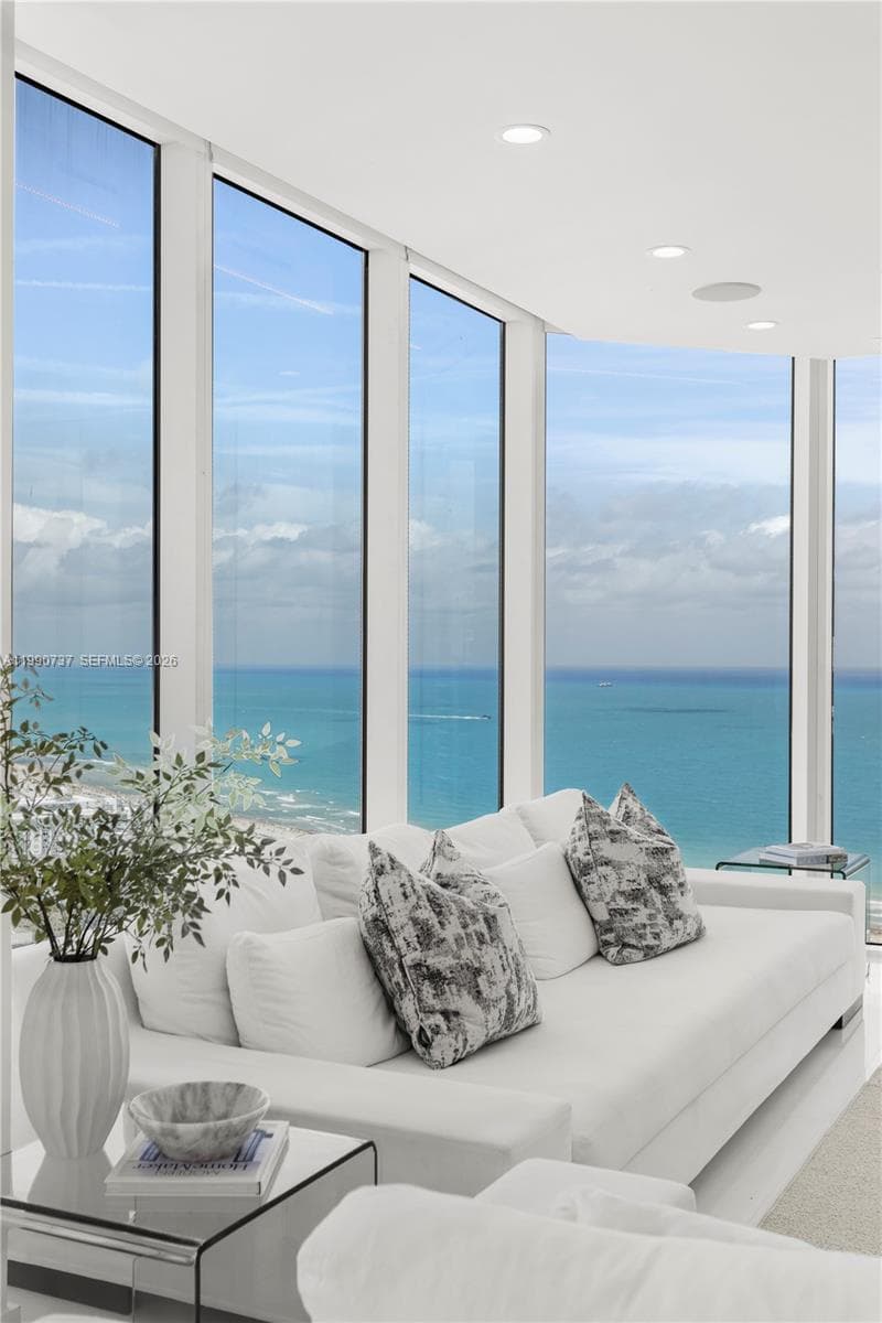 Condo en 300 S Pointe Dr, Miami Beach — foto 2
