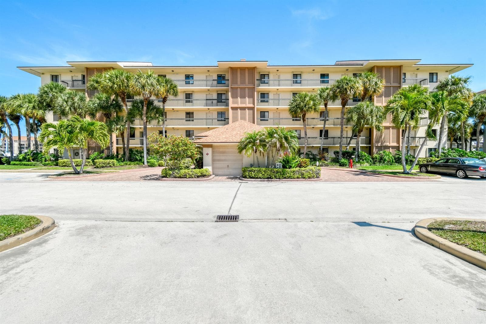 Condo at 2401 Marina Isle Way, Jupiter, FL