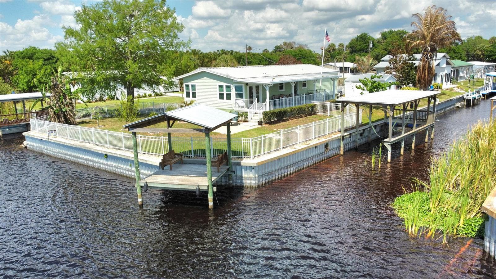 Mobile home at 7902 SE 95th Trail, Okeechobee, FL