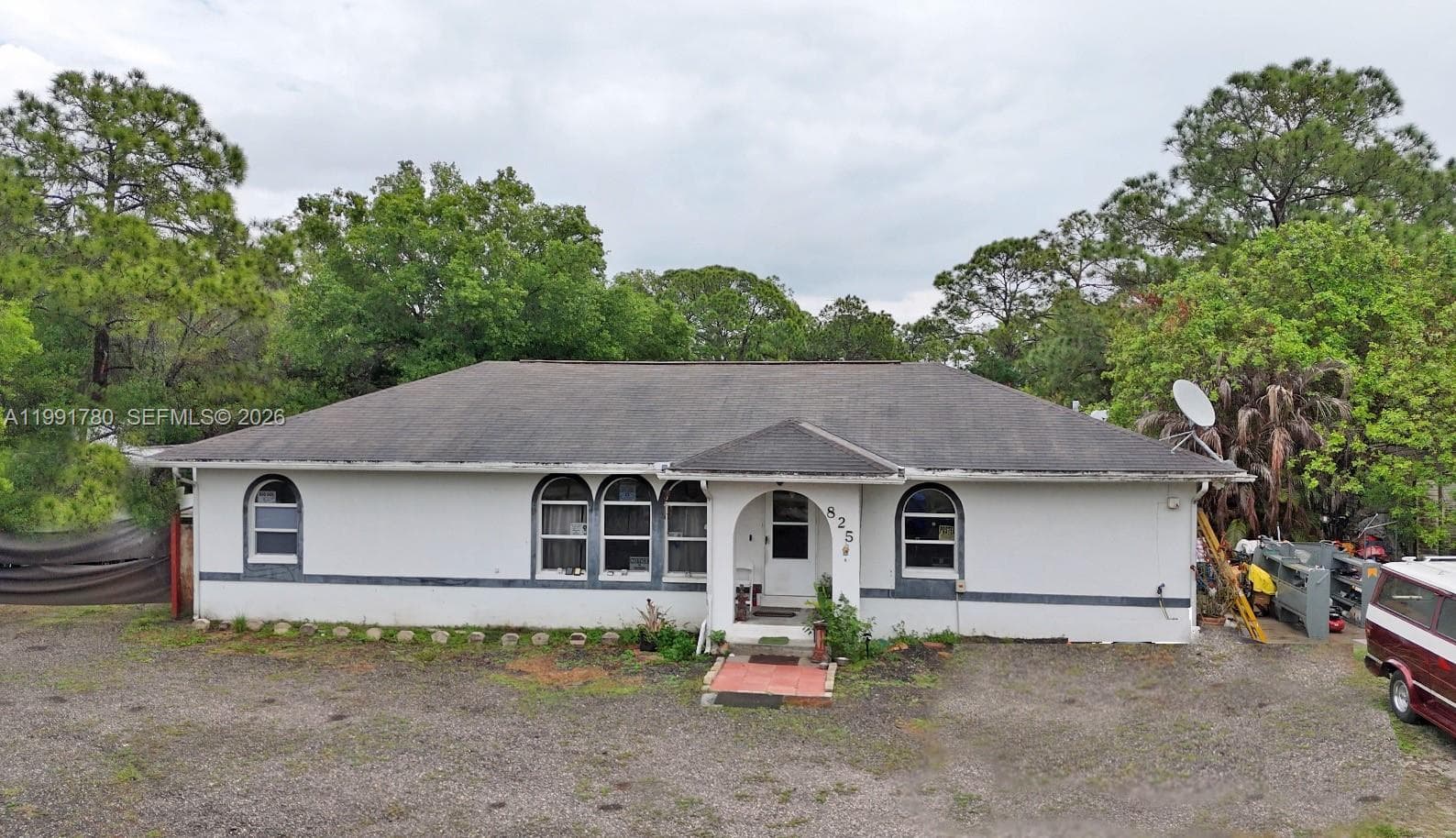 Single-family home at 825 N Willow ST, Clewiston, FL