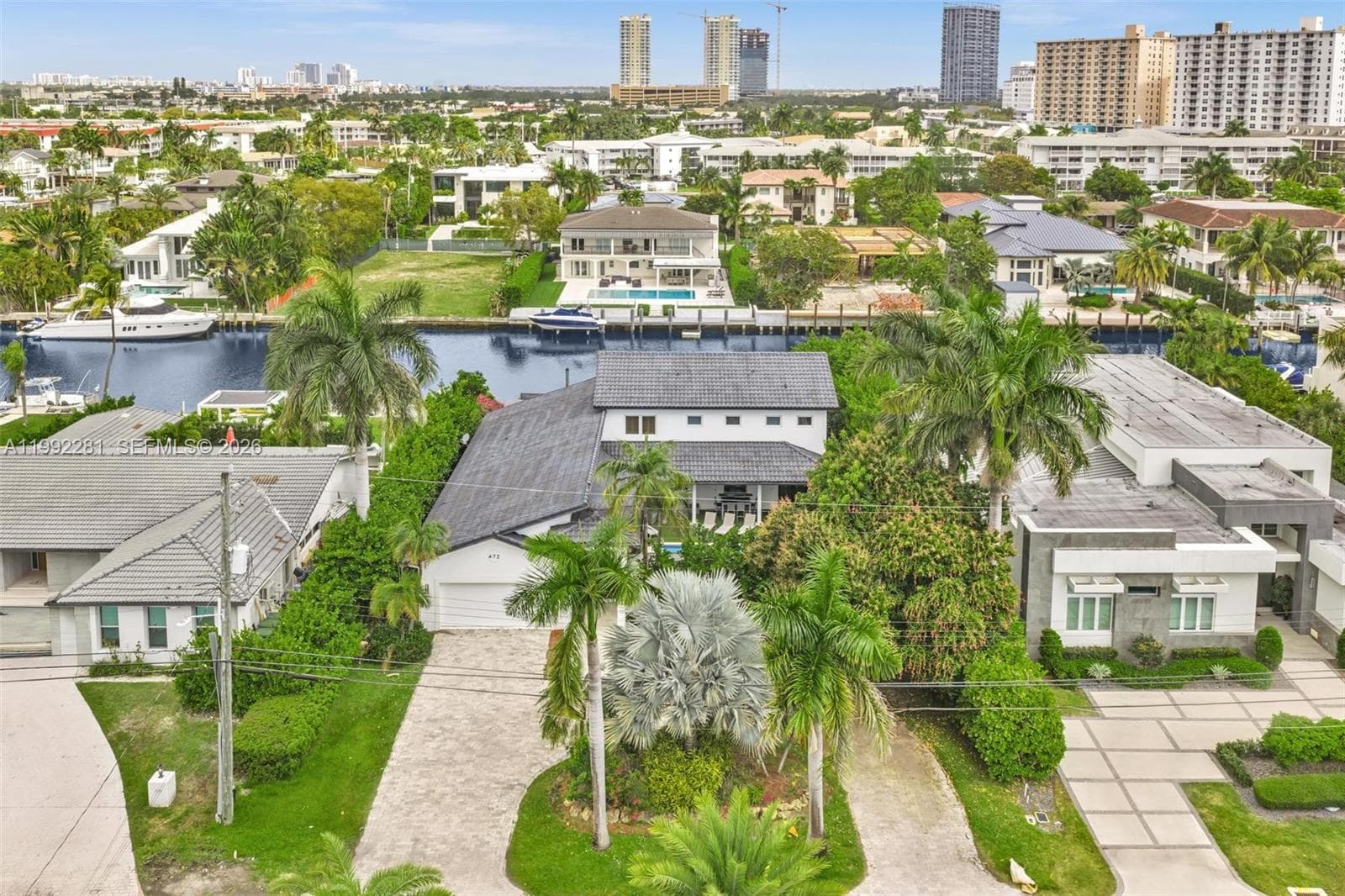 Single-family home at 472 Sunset Dr, Hallandale Beach — photo 3