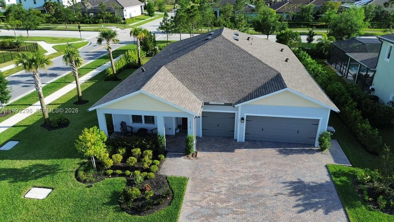 Single-family home at 19148 N Broad Shore Walk, Loxahatchee, FL