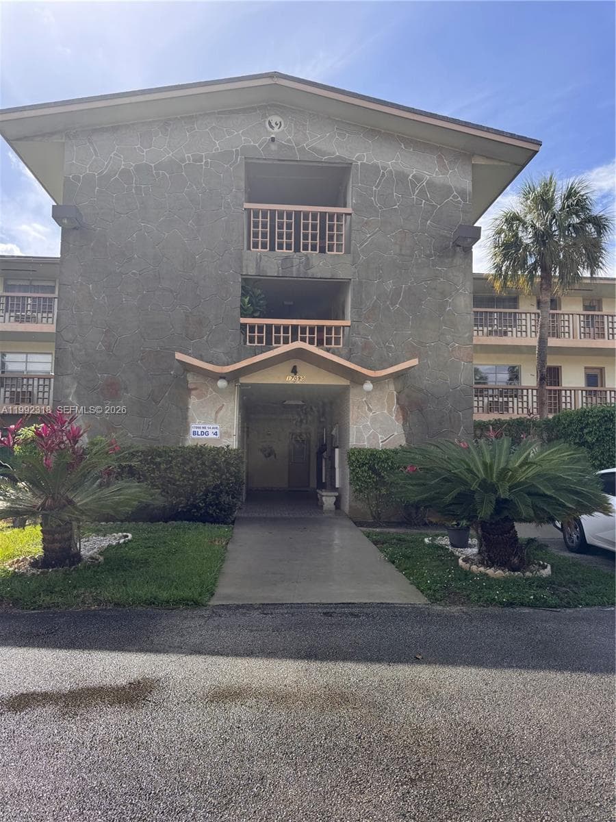 Co-op at 17090 NE 14th Ave, Miami, FL