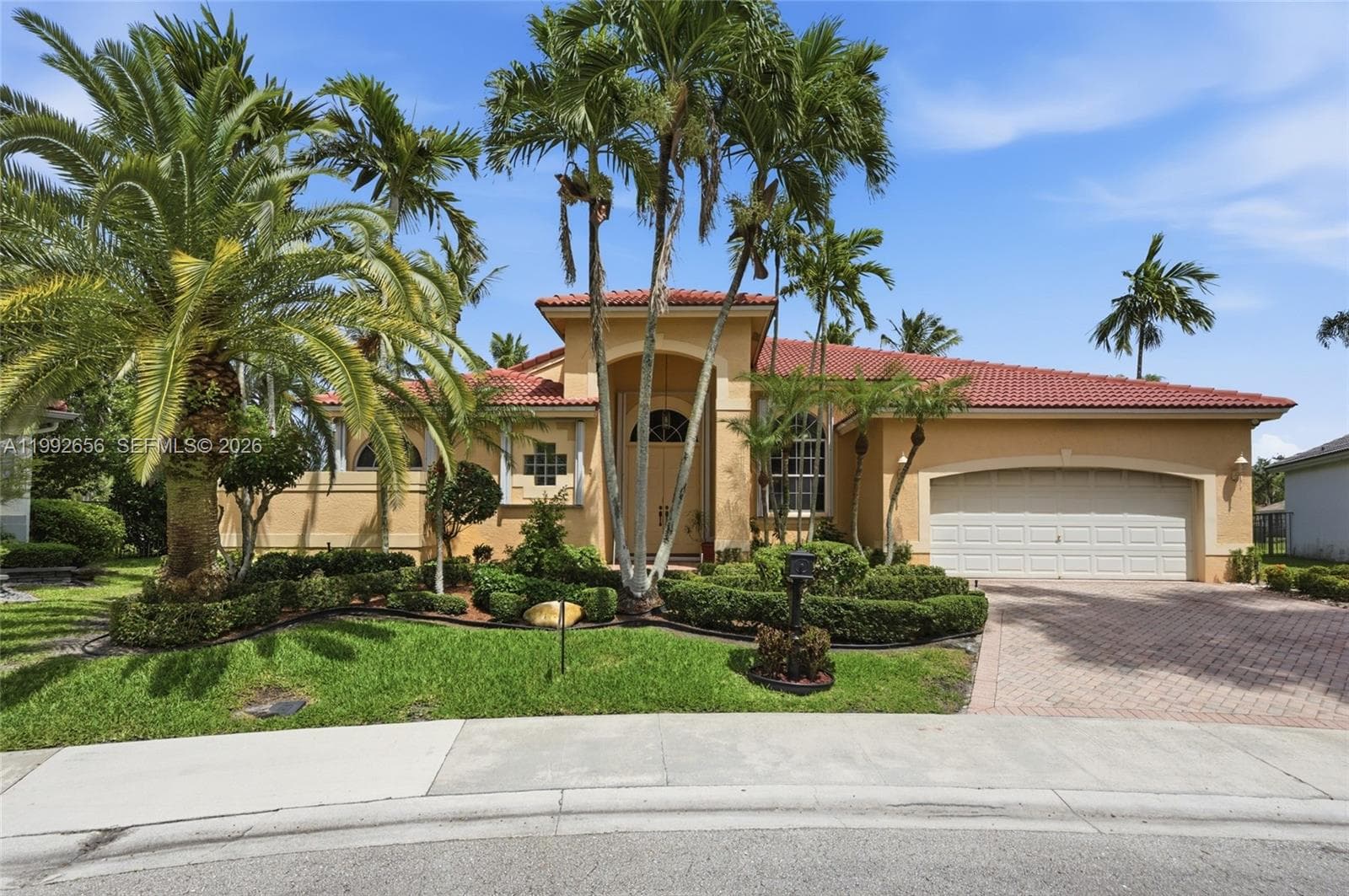 Single-family home at 3038 Lakewood Dr, Weston, FL