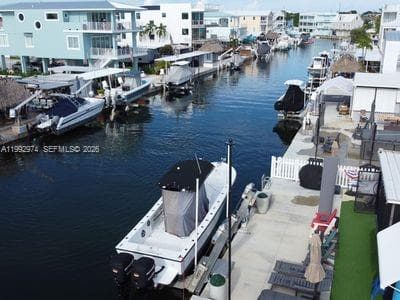 Single-family home at 721 Garden State Ln, Key Largo, FL