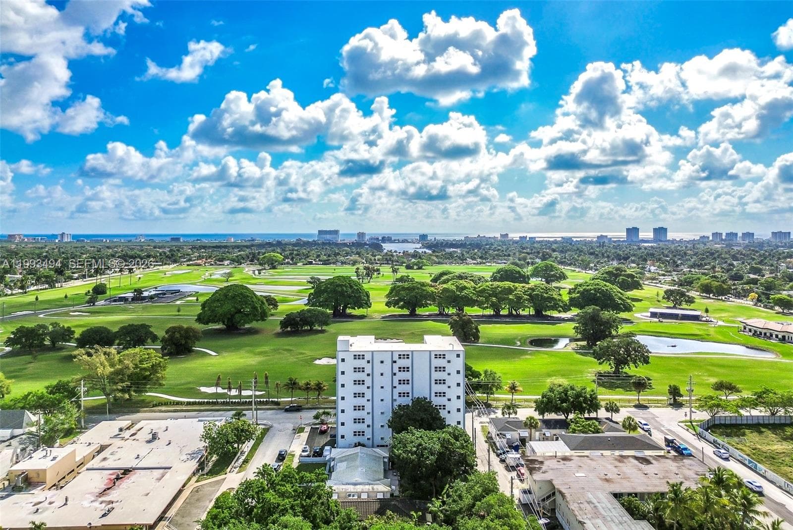 Co-op at 1700 Pierce St, Hollywood, FL