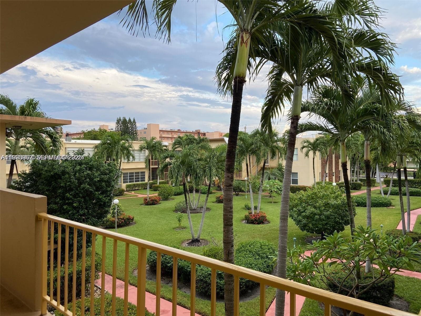 Condo at 851 NE 14th Ave, Hallandale Beach, FL
