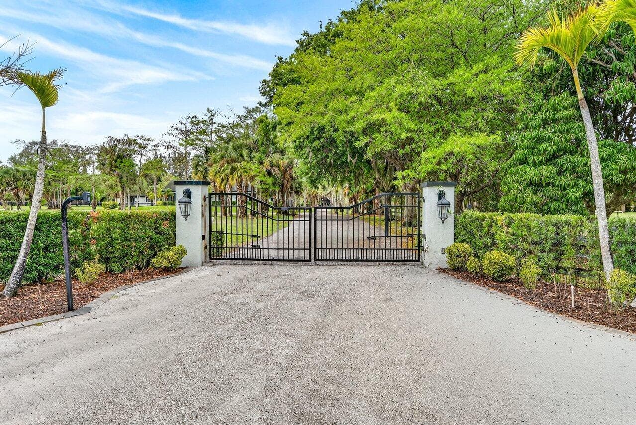 Single-family home at 2741 Buck Ridge Trail, Loxahatchee, FL