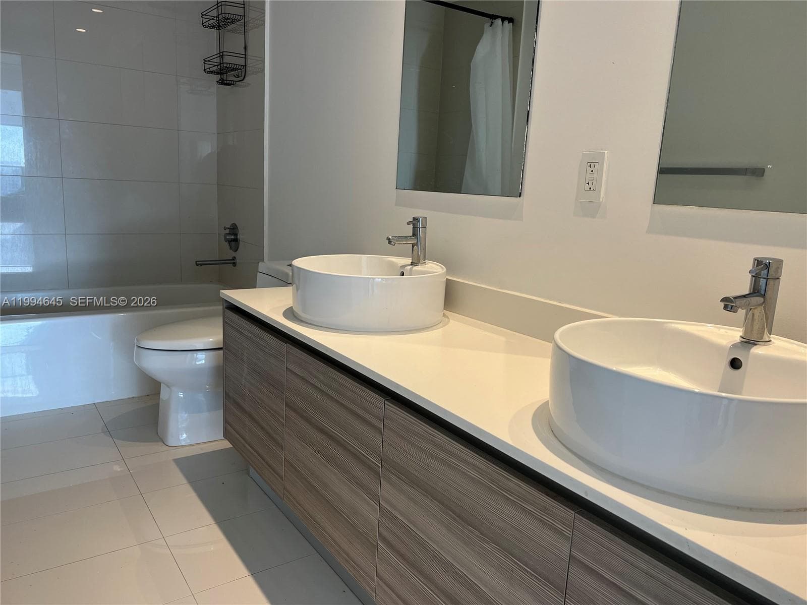 Condo at 121 NE 34th St, Miami — photo 2