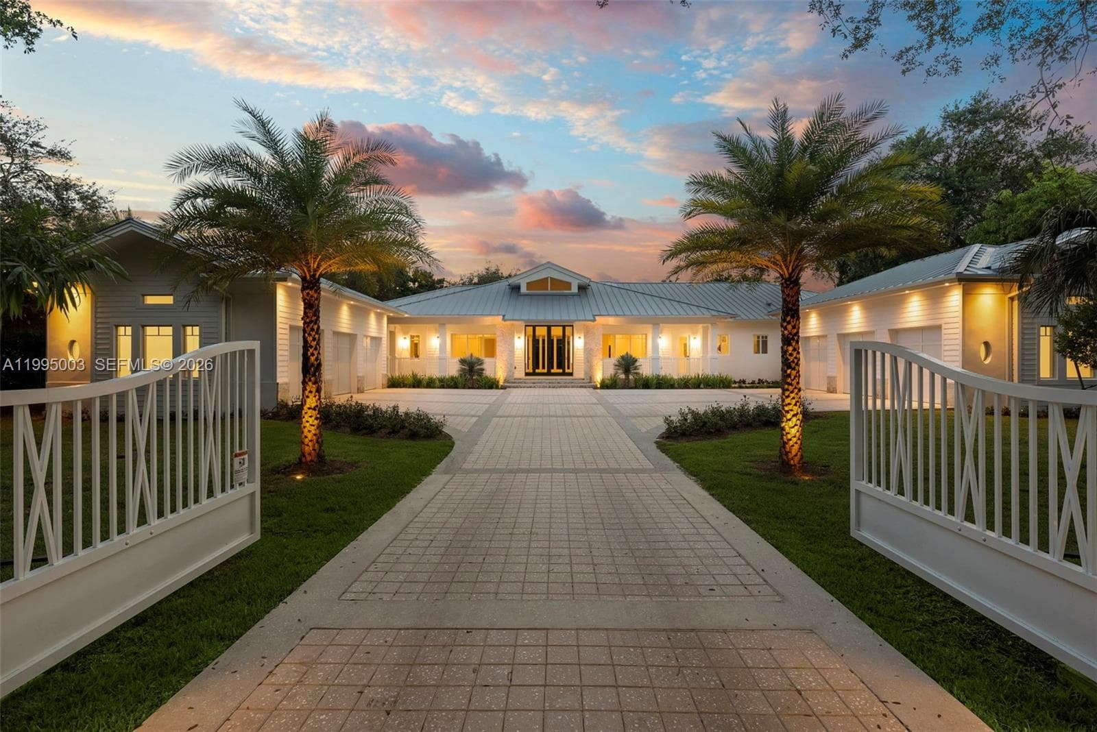 Single-family home at 7900 SW 118th St, Pinecrest, FL