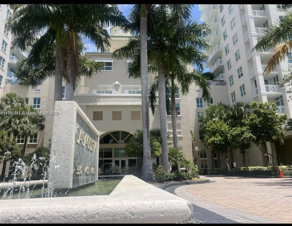 Townhouse at 450 N Federal Highway, Boynton Beach, FL