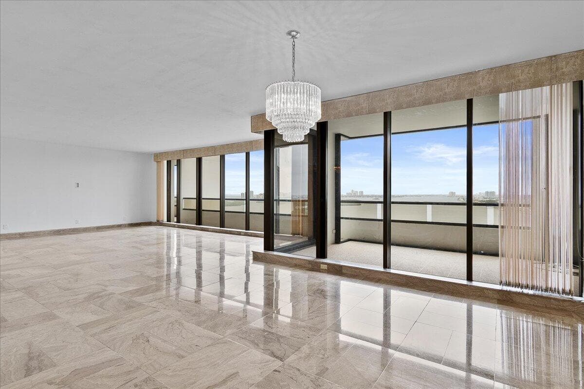 Condo at 100 Lakeshore Drive, North Palm Beach, FL