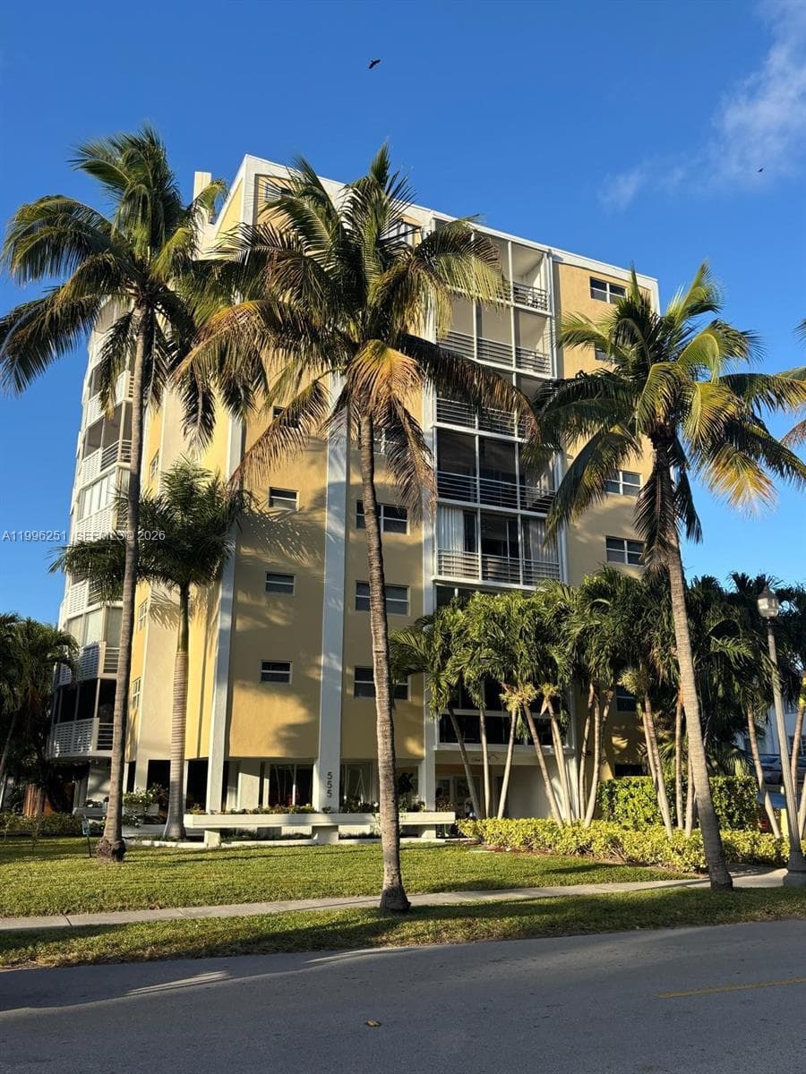 Condo at 555 Crandon Blvd, Key Biscayne, FL