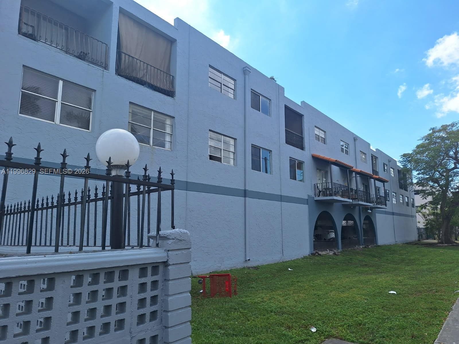 Condo at 1300 W 53rd St, Hialeah, FL