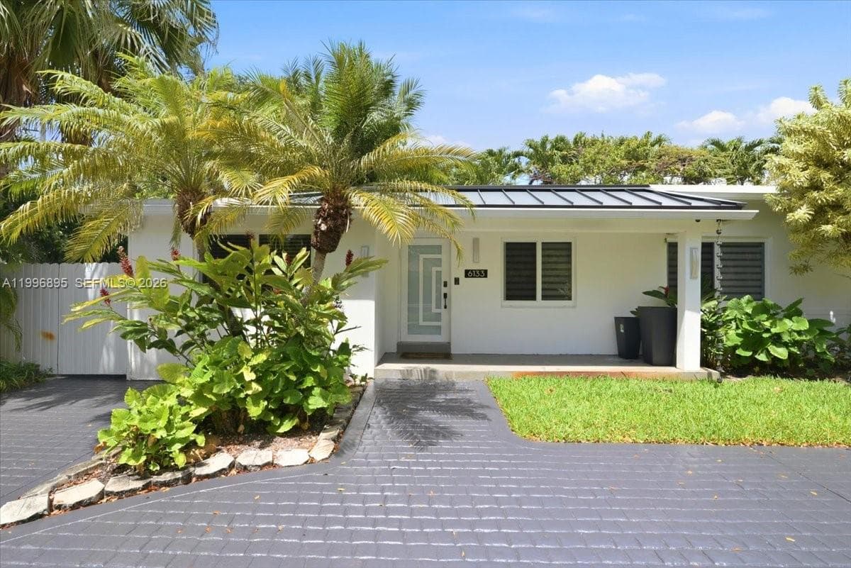 Single-family home at 6133 SW 44th Ter, Miami, FL