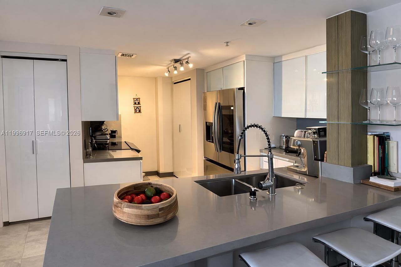 Condo at 701 Brickell Key Blvd, Miami, FL