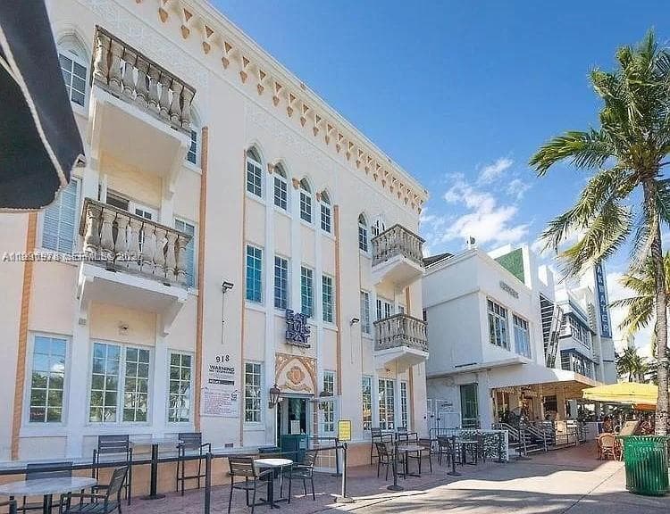Condo at 918 Ocean Dr, Miami Beach — photo 2
