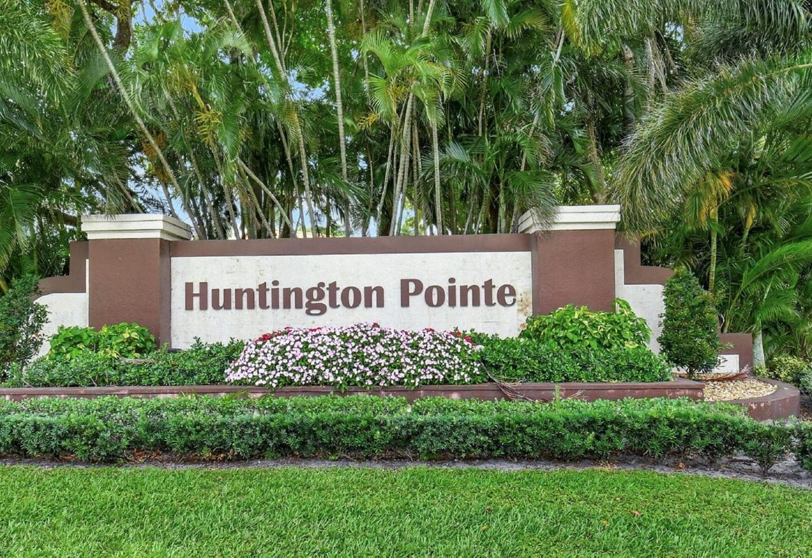 huntington pointe entrance