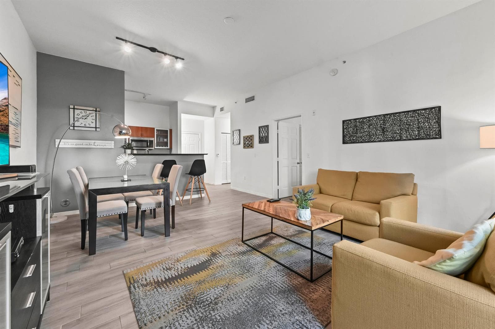 12 Living Room 04