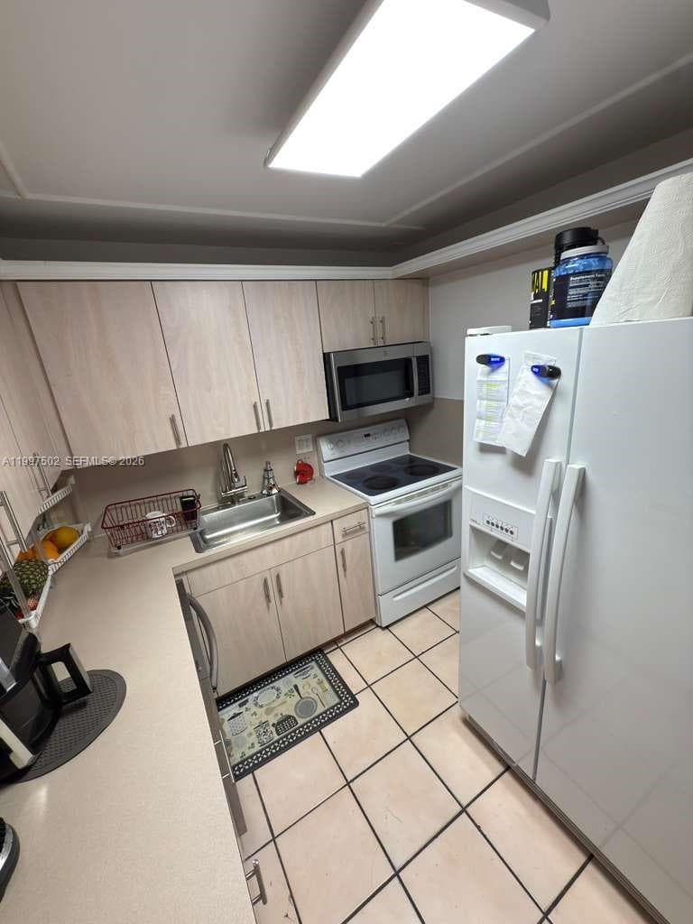 Condo en 1825 W 44th Pl, Hialeah — foto 3