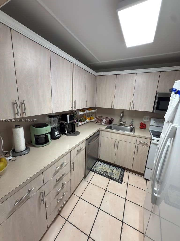 Condo en 1825 W 44th Pl, Hialeah — foto 4