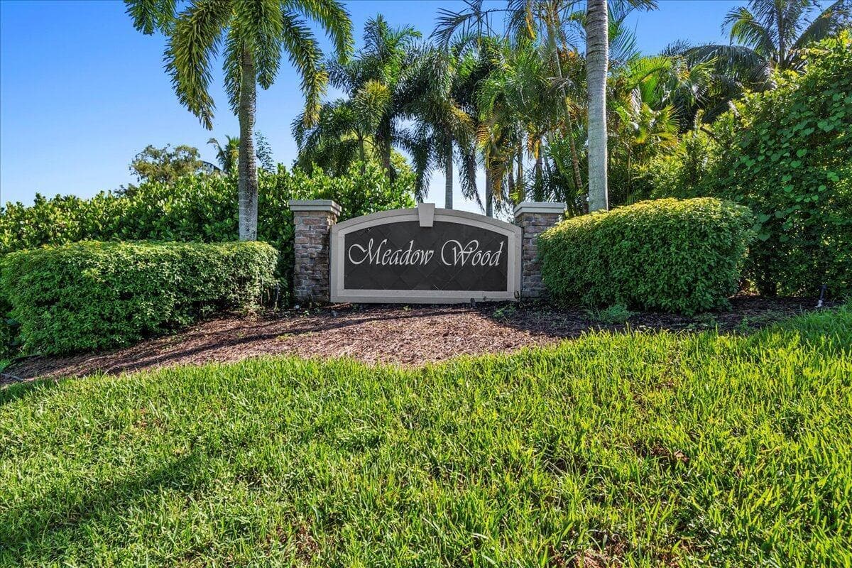 Single-family home at 15575 Woodmar Court, Wellington, FL