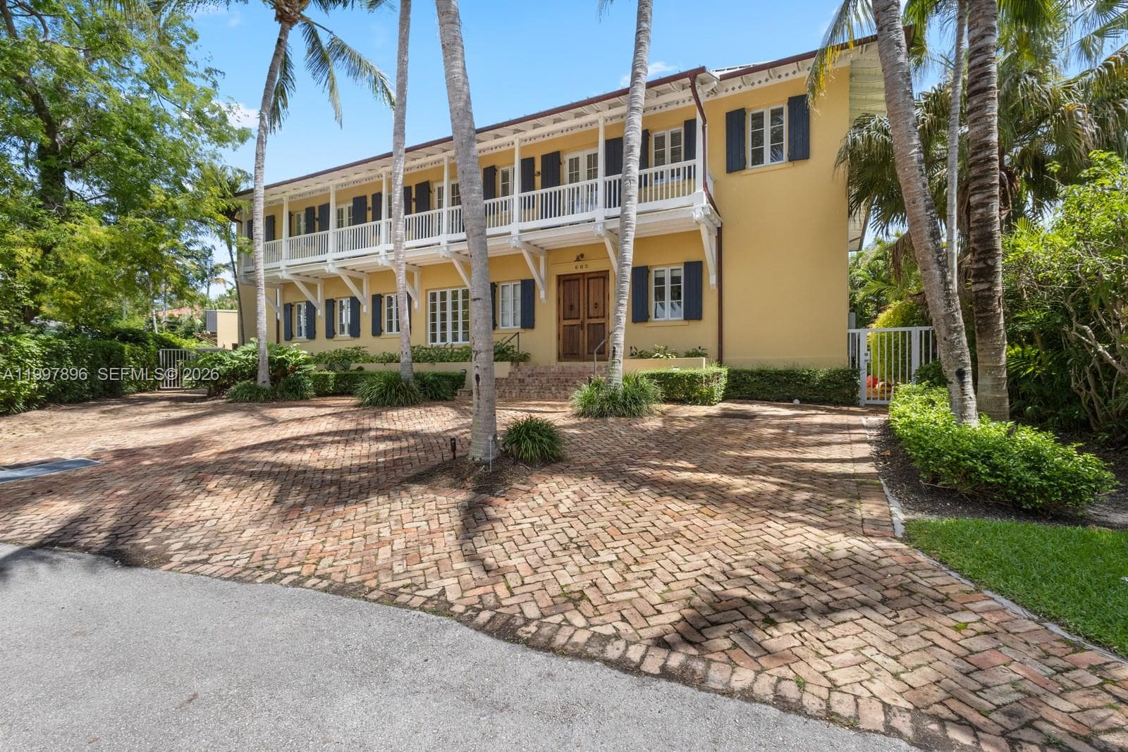 Single-family home at 685 Harbor Ln, Key Biscayne, FL