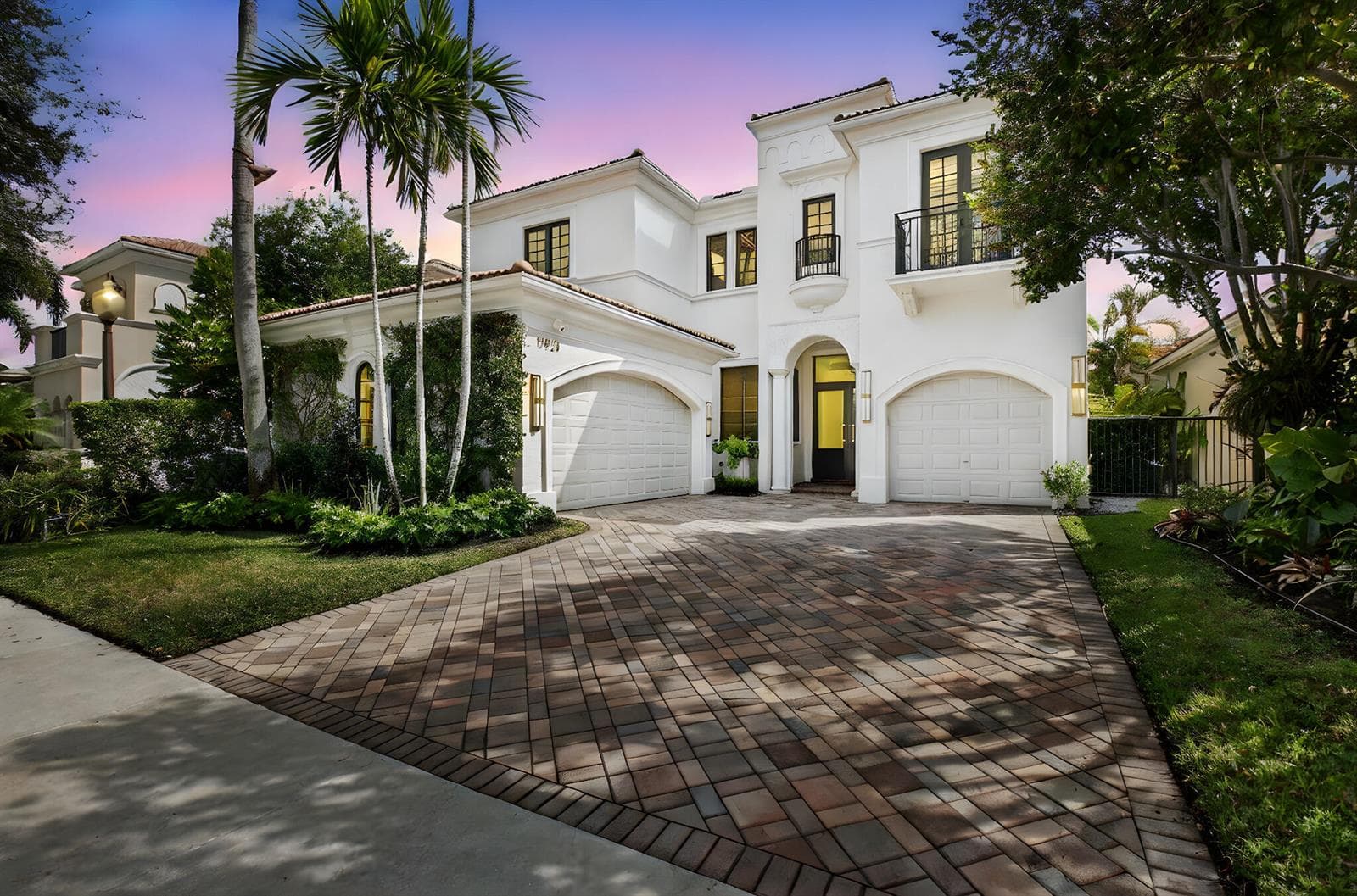 Single-family home at 17921 Villa Club Way, Boca Raton, FL
