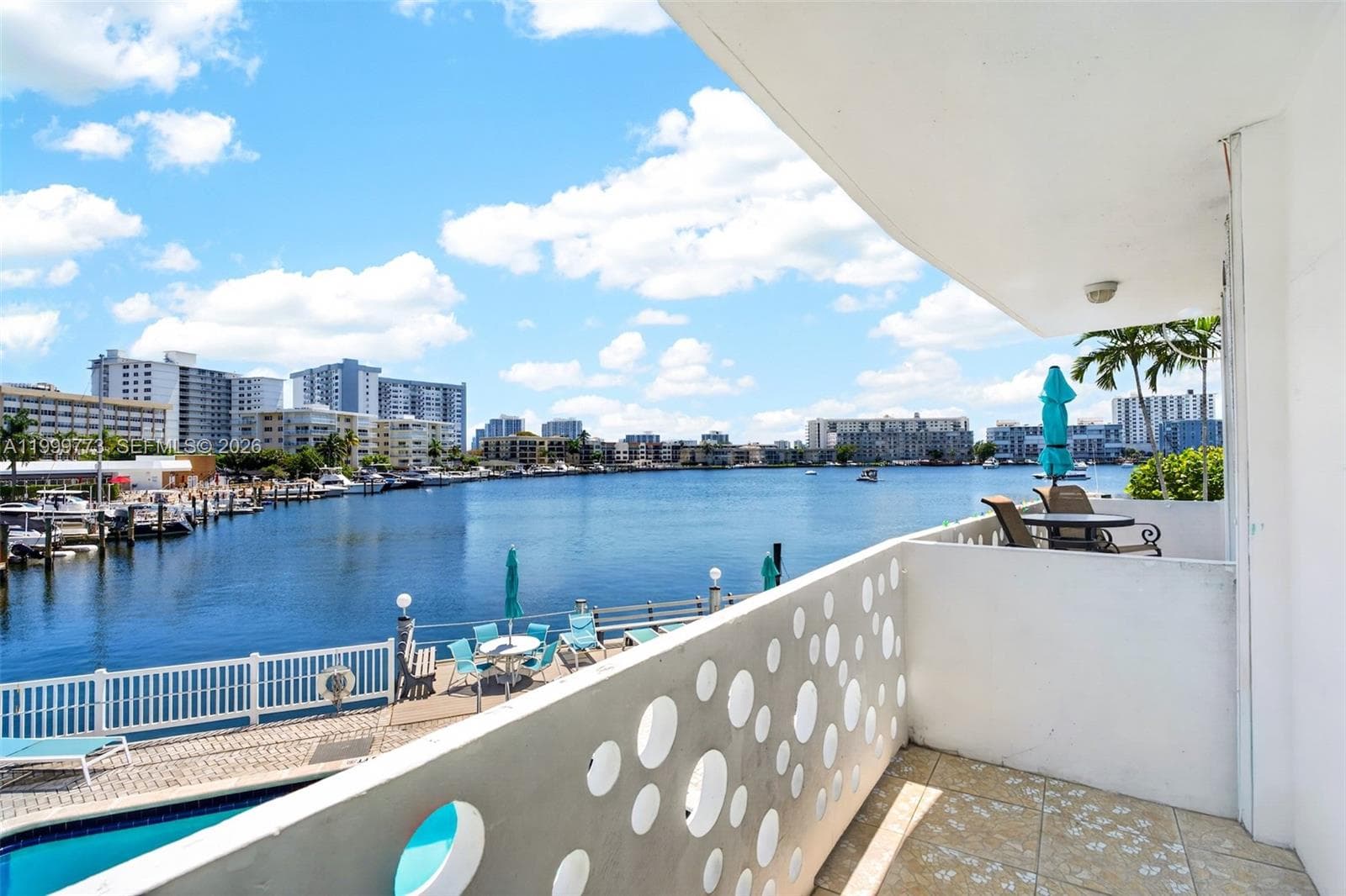 Co-op at 2500 Diana Dr, Hallandale Beach, FL