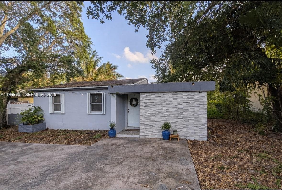 Single-family home at 442 NE 162nd St, Miami, FL