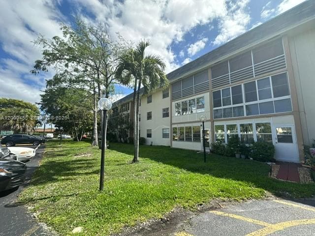 Condo en 4980 E Sabal Palm Blvd, Tamarac — foto 2
