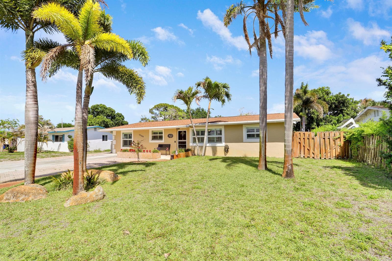 Single-family home at 19049 SE Robert Drive, Jupiter, FL