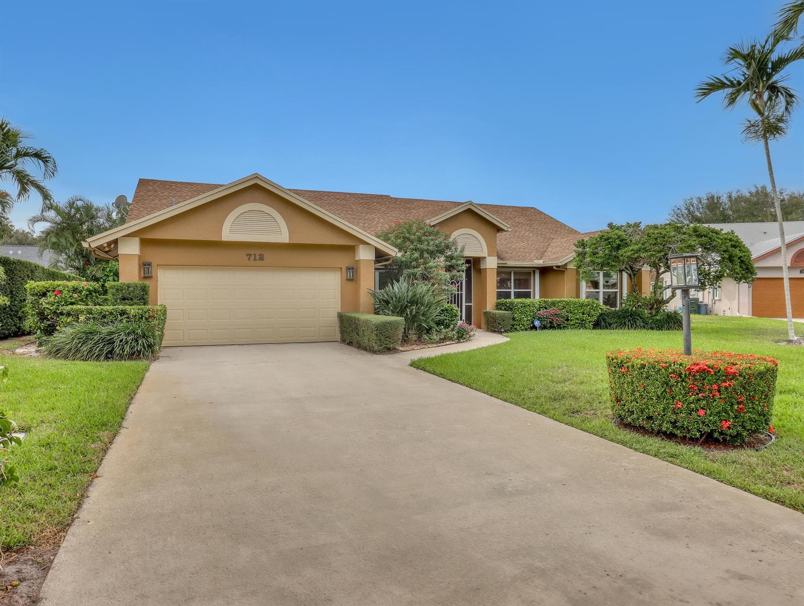 Single-family home at 712 Golf Court, Delray Beach, FL