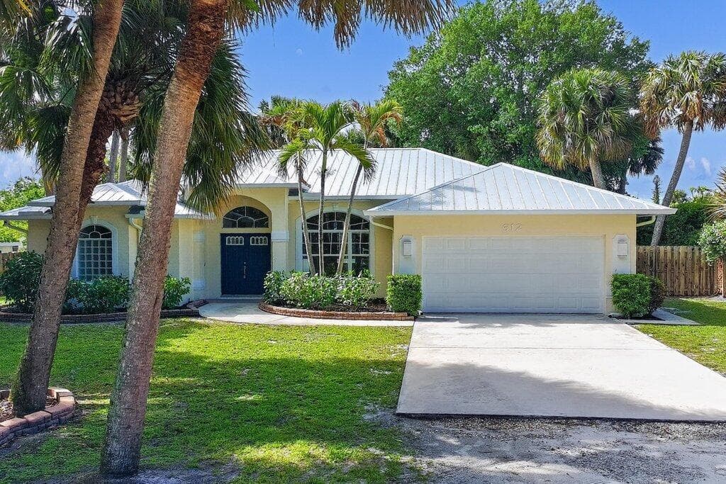 Single-family home at 612 SE 6th Street, Stuart, FL