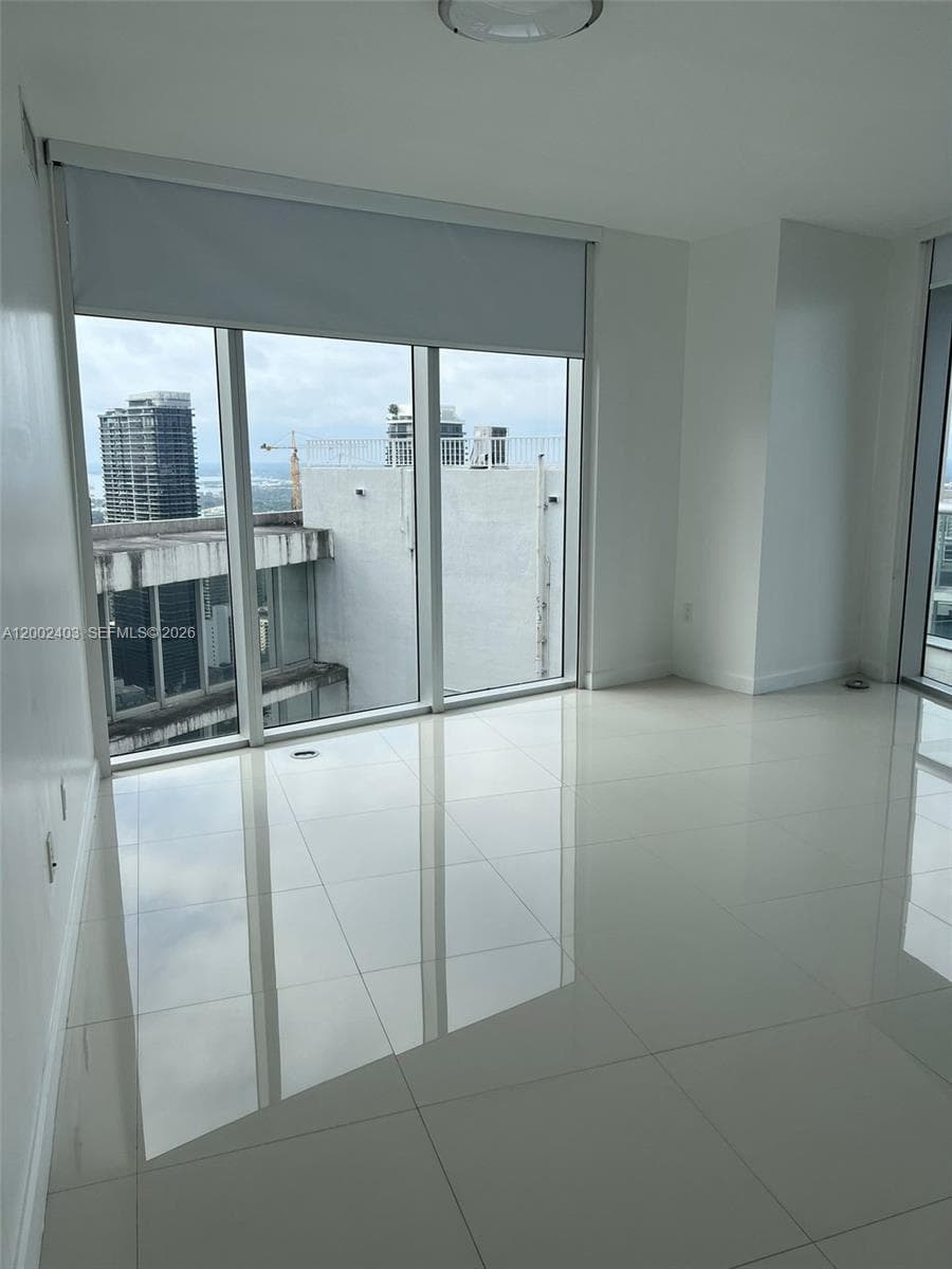 Condo at 475 Brickell Ave, Miami — photo 2