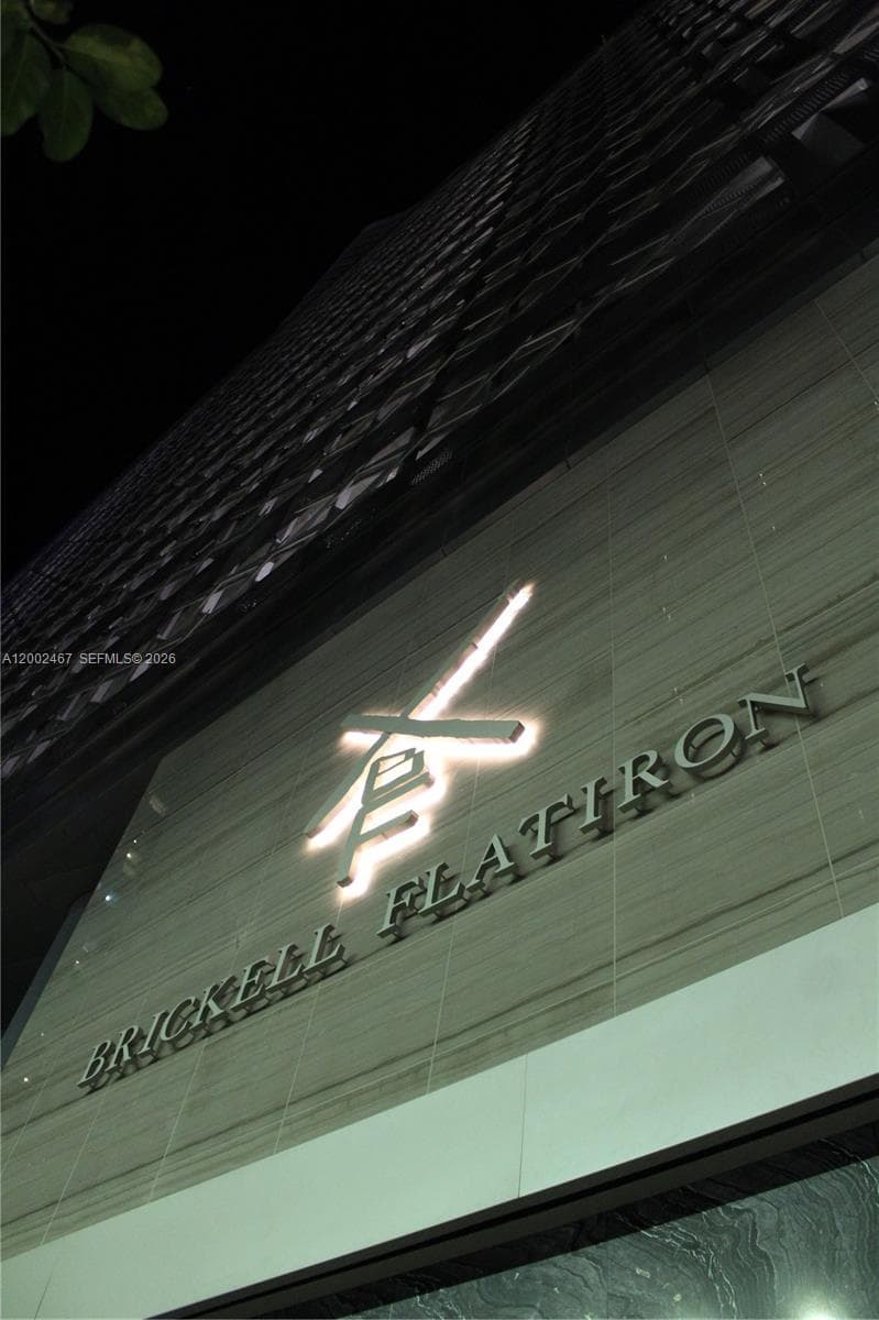 Condo at 1000 Brickell Plz, Miami — photo 1