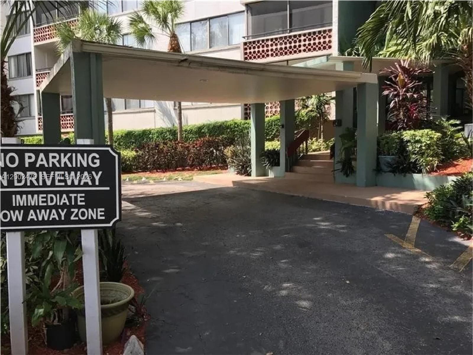 Condo at 4222 Inverrary Blvd, Lauderhill — photo 3