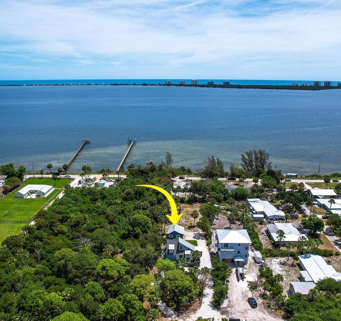 Single-family home at 12000 Conklin Way, Jensen Beach, FL