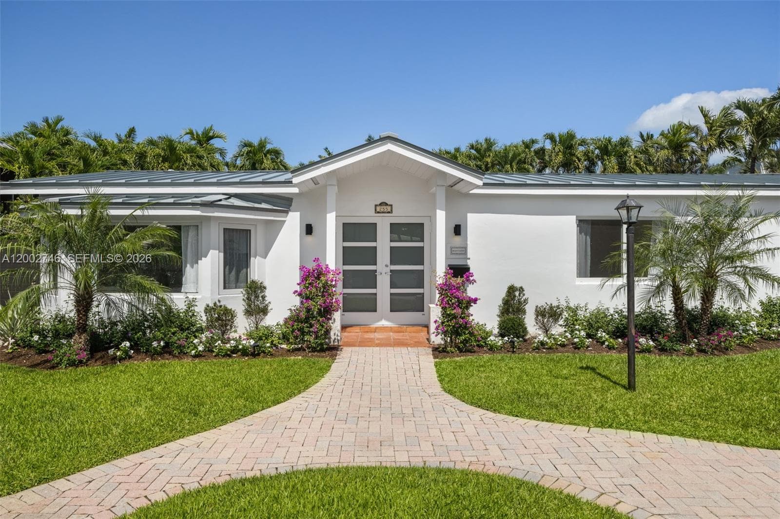 Single-family home at 255 Ridgewood Rd, Key Biscayne, FL