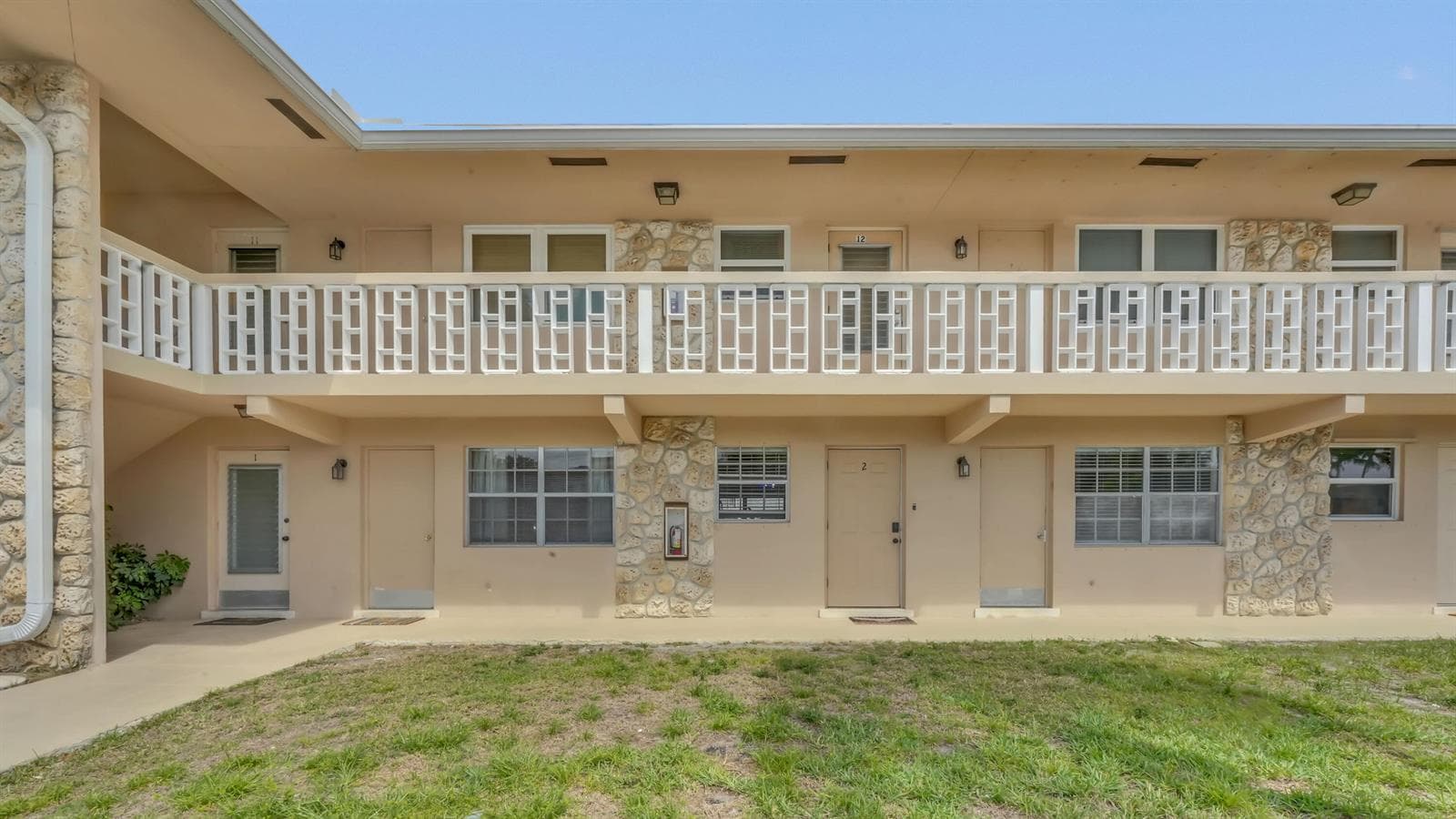 Co-op at 298 SE 6th Avenue, Pompano Beach, FL