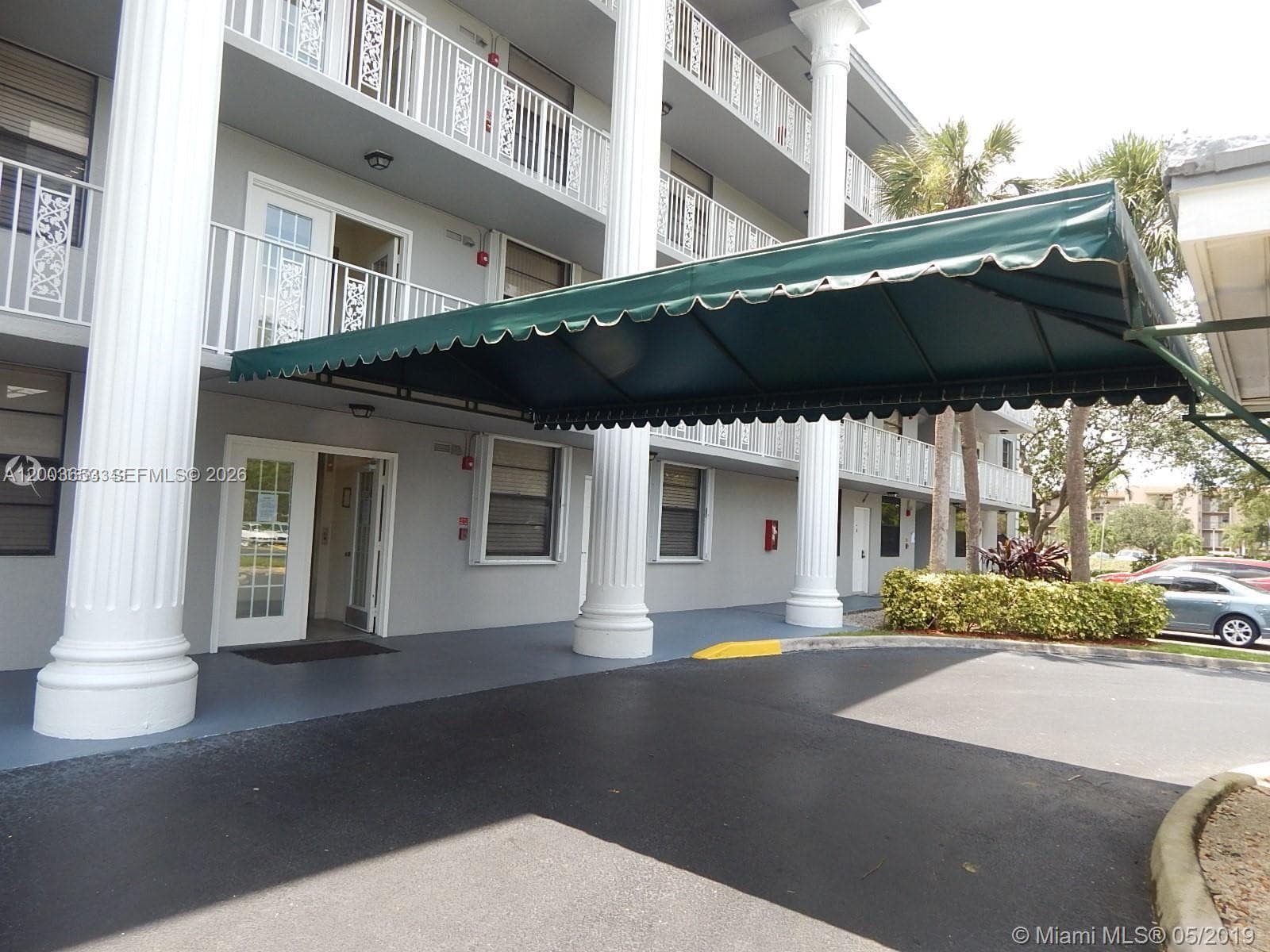 Condo at 1701 Whitehall Dr, Davie, FL
