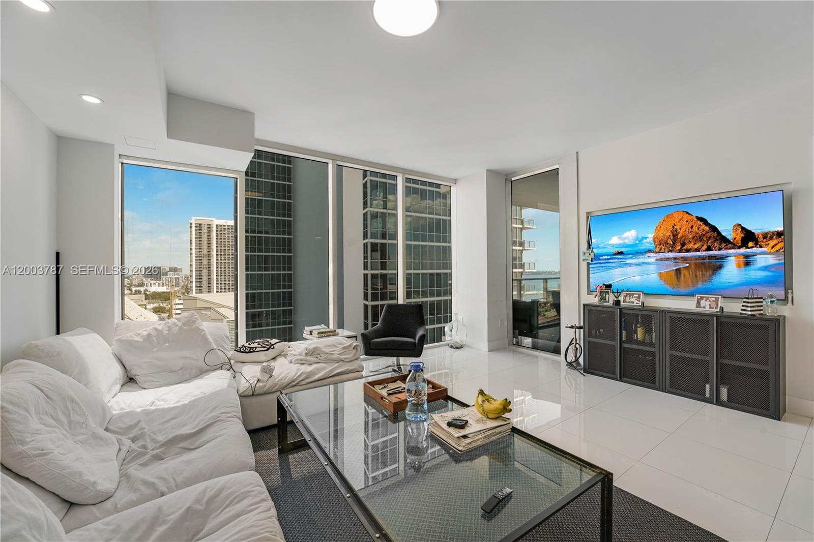 Condo at 1040 Biscayne Blvd, Miami — photo 3
