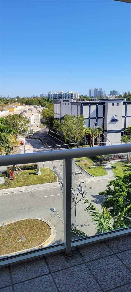 Condo at 13499 Biscayne Blvd, North Miami — photo 3
