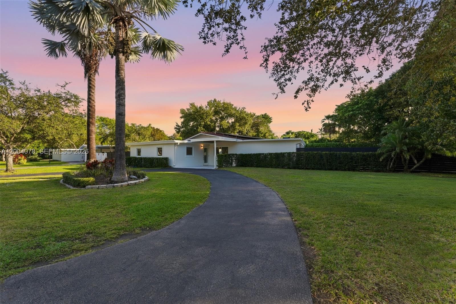 Single-family home at 13225 SW 83rd Ct, Pinecrest, FL